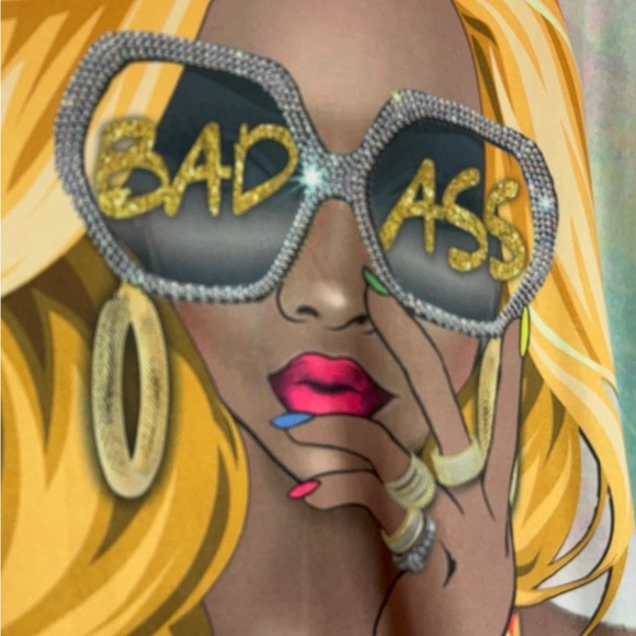 White and Gray Oversized Graphic Short Sleeve Tee with BAD ASS Diva inscription - Picture 4 of 6